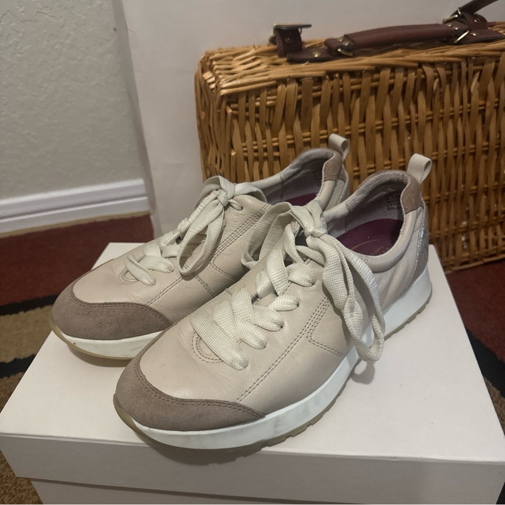 Munro Monique Leather sneaker arch support 8.5